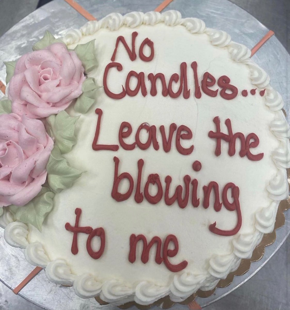 cakes with threatening auras (@threateningcake) on Twitter photo 