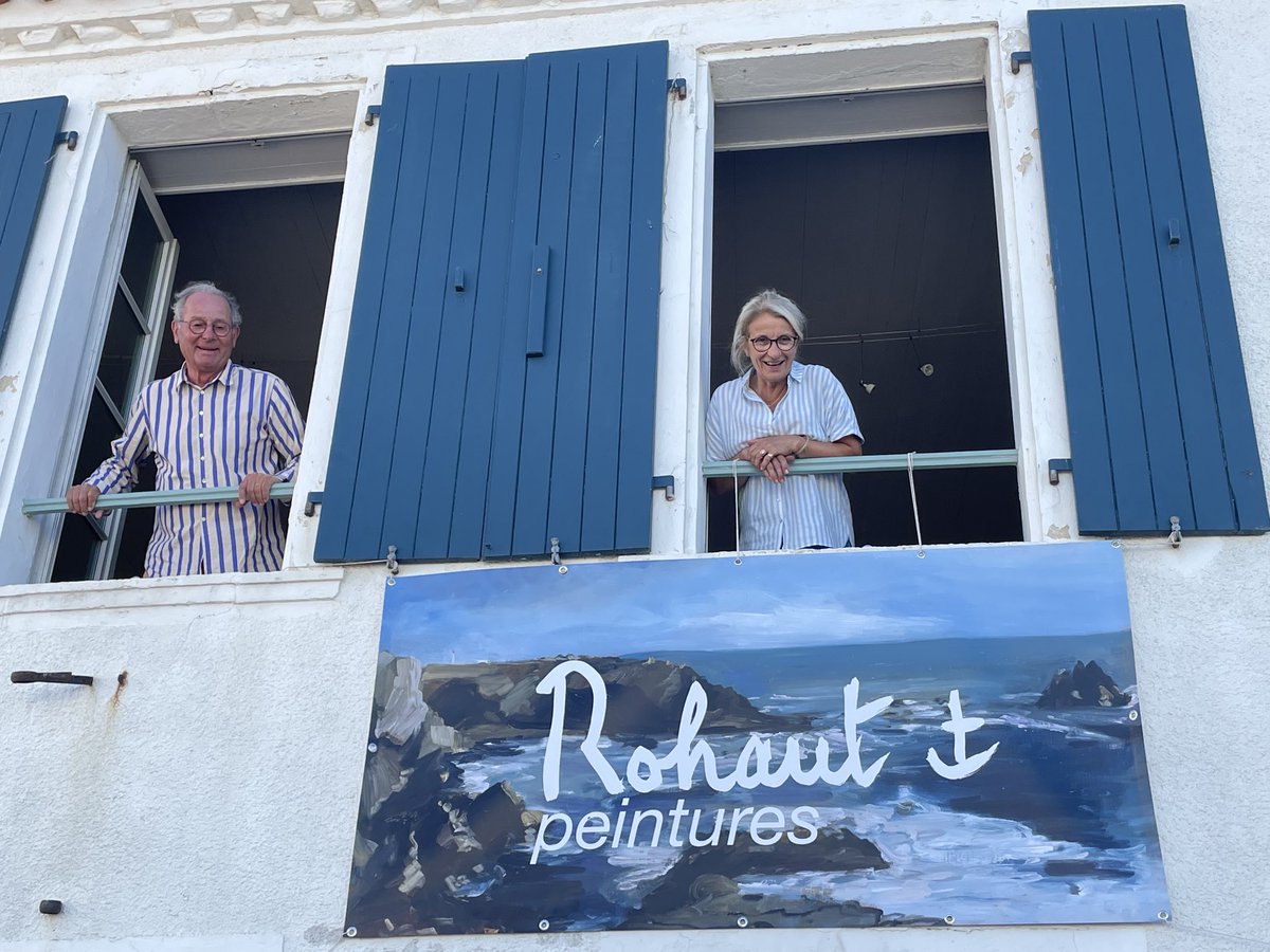 ChatainAntoine's tweet photo. Accrochage des tableaux de Jacques #ROHAUT ⚓️  cet après-midi. C’est magnifique ! Venez tous à l’exposition du 1er au 14 août 2022 au 11 rue des quais  à Port Joinville a l’île d’#Yeu https://t.co/i3QDz54hjl