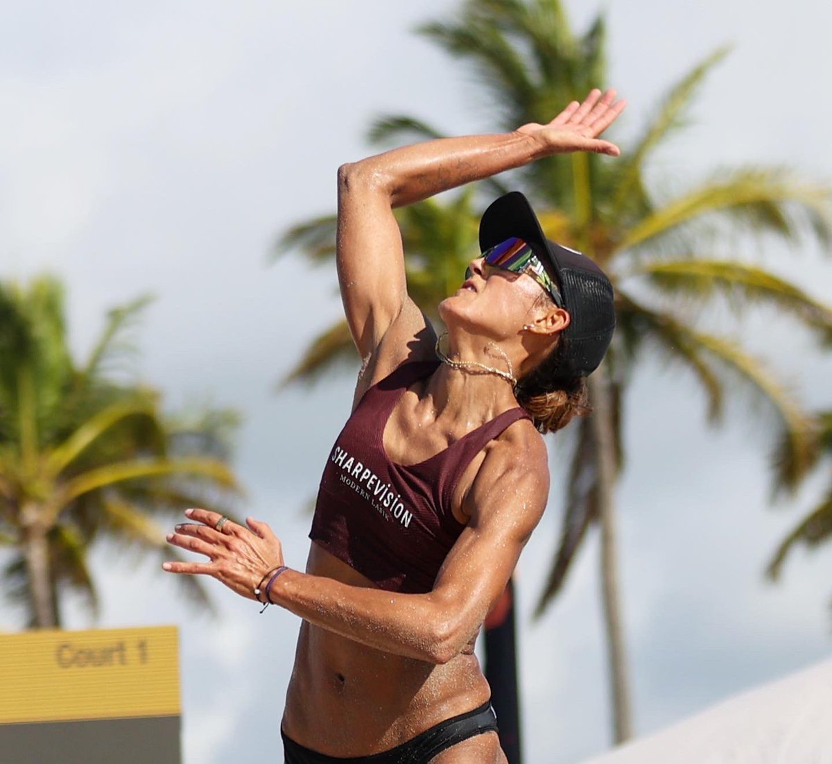 Choose your fighter! 

For the first time ever, four Trojan alumnae will be on court together to decide an <a href="/avpbeach/">AVP</a> women’s championship! 

🤯 Watch all the action from Fort Lauderdale LIVE on 📺 YouTube at approx 10:45am PT! 

#FightOn ✌️🏐🏆