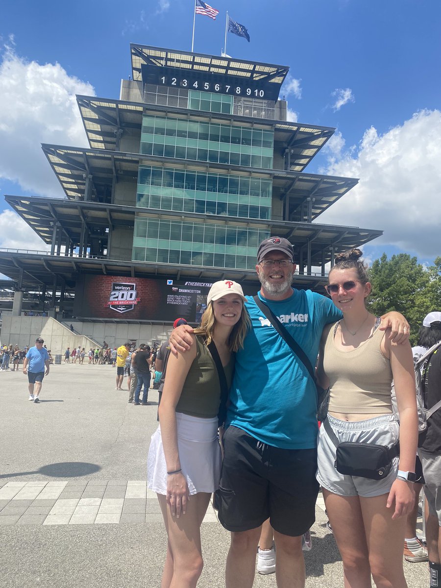 jrhroberts's tweet photo. #THEBRICKYARD HAPPY BIRTHDAY KEITH ROBERTS! Thanks for the tickets #1075thefan https://t.co/Waiw6zTgge
