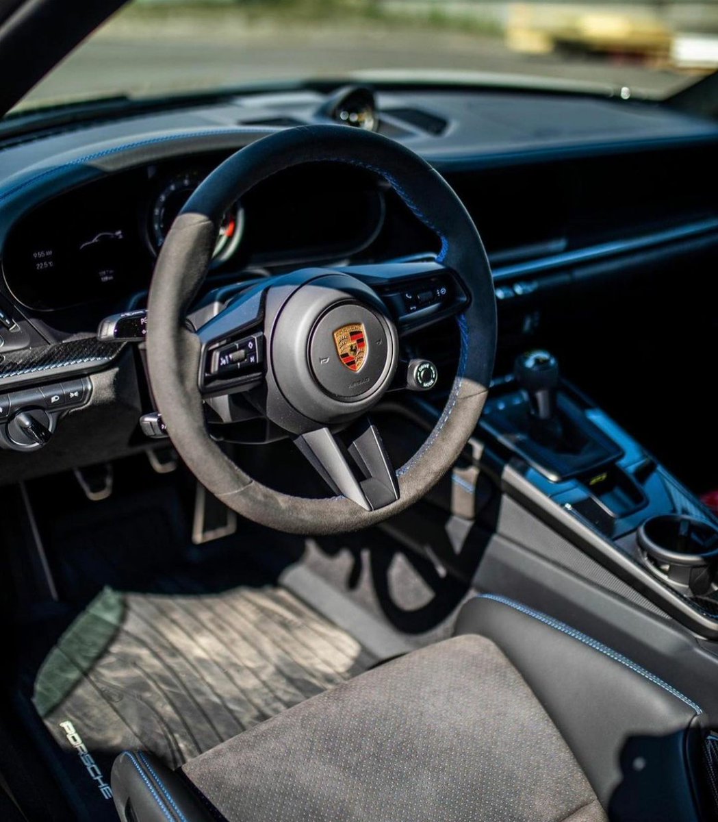 PorscheCIub's tweet photo. Paint-to-Sample Black Olive 992 GT3 https://t.co/vOjqvHTJtW