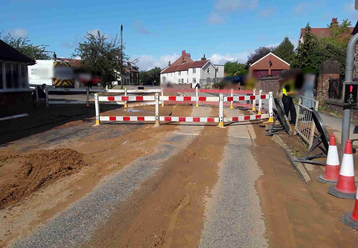 HighwaysYORKS's tweet photo. REMINDER - The #A64 in #NorthYorkshire remains closed in both directions between the #B1248 near #Scagglethorpe #Norton-on-Derwent and the #B1249 near #Willerby #Staxton due to a burst water main. More information can be found here - https://t.co/zcExPrtmIL. https://t.co/rLPbWdieNs