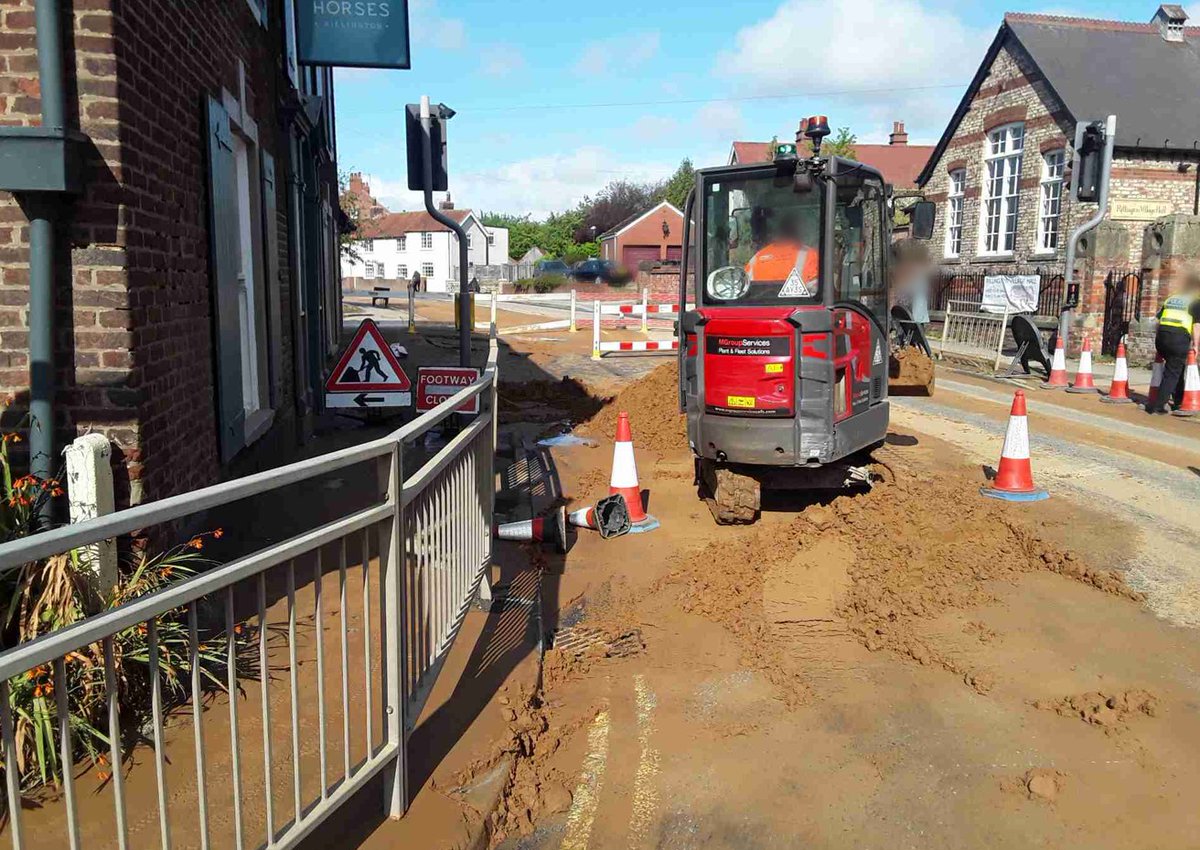 HighwaysYORKS's tweet photo. REMINDER - The #A64 in #NorthYorkshire remains closed in both directions between the #B1248 near #Scagglethorpe #Norton-on-Derwent and the #B1249 near #Willerby #Staxton due to a burst water main. More information can be found here - https://t.co/zcExPrtmIL. https://t.co/rLPbWdieNs