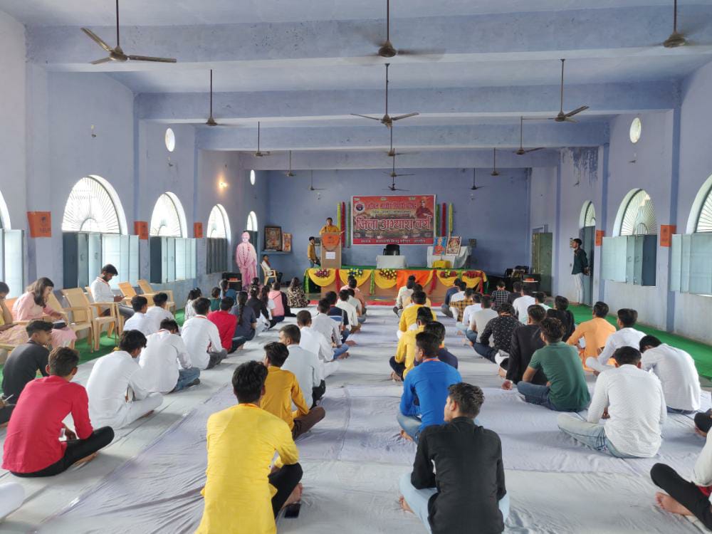 abvpforkanpur's tweet photo. अखिल भारतीय विद्यार्थी परिषद उरई जिले का एक दिवसीय जिला अभ्यास वर्ग संपन्न हुआ जिसमे प्रमुख रूप से राष्ट्रीय कार्यकारिणी सदस्य @tanyamishraa जी उपस्थित रही ।।
#जिला_अभ्यास_वर्ग #उरई #abvpvoice https://t.co/4OTBmsf0uT