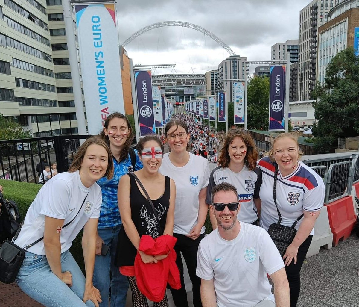 Let's go #Lionesses 🦁❤️🏴󠁧󠁢󠁥󠁮󠁧󠁿 What an unbelievable experience this already is! #WEUROS2022