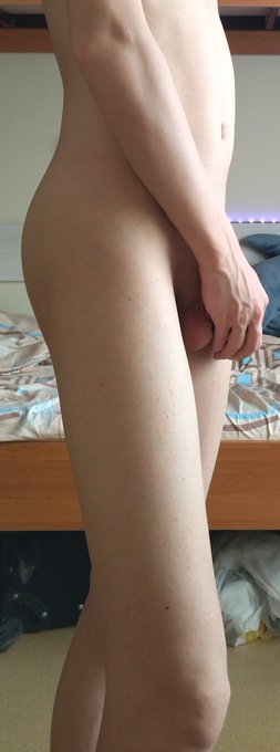 Naked. Fully. #Femboy #Thighs https://t.co/jUIi1EAKuI