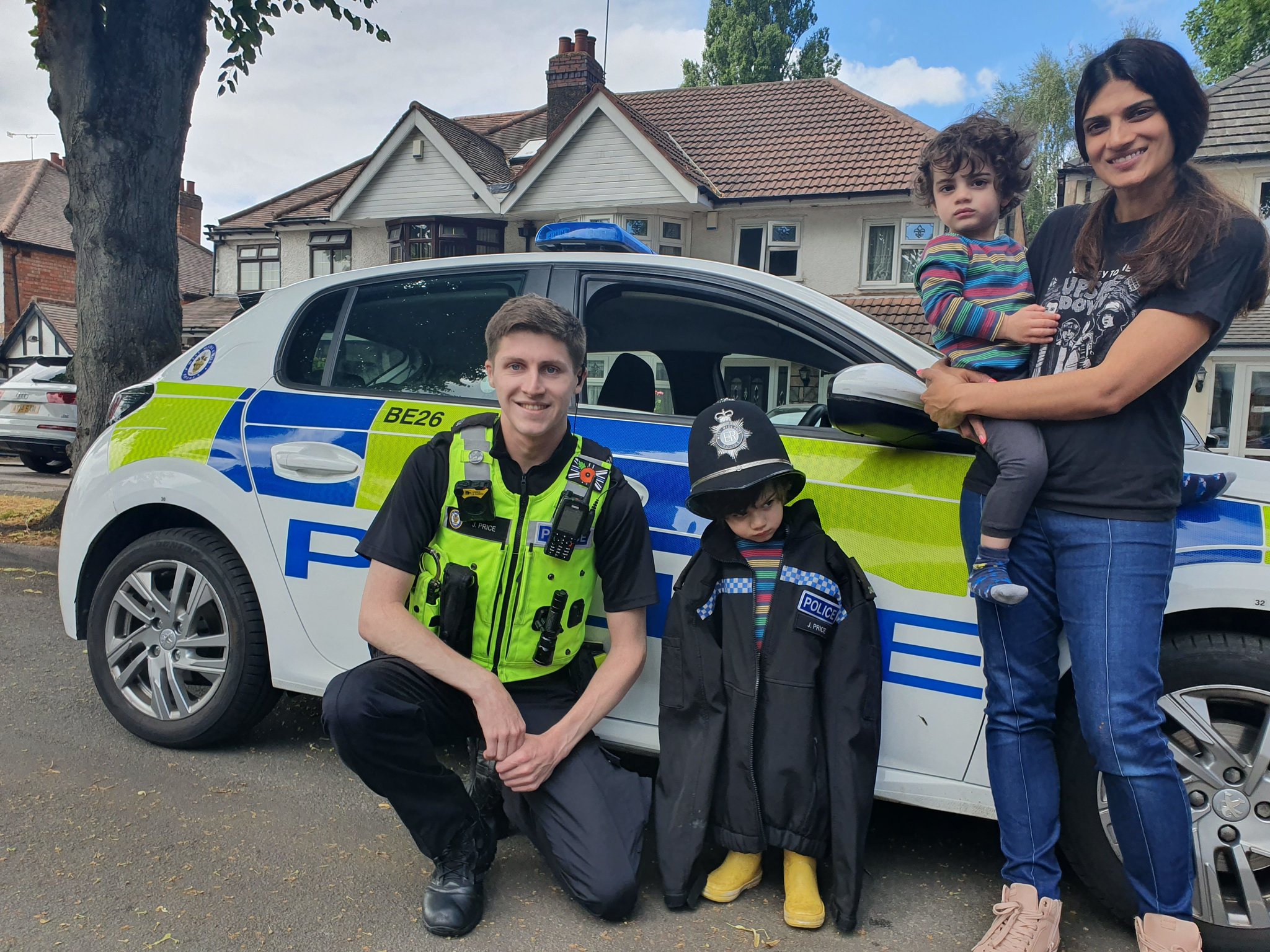 Megan Hall Police Officer Twitter - zrm7eu9