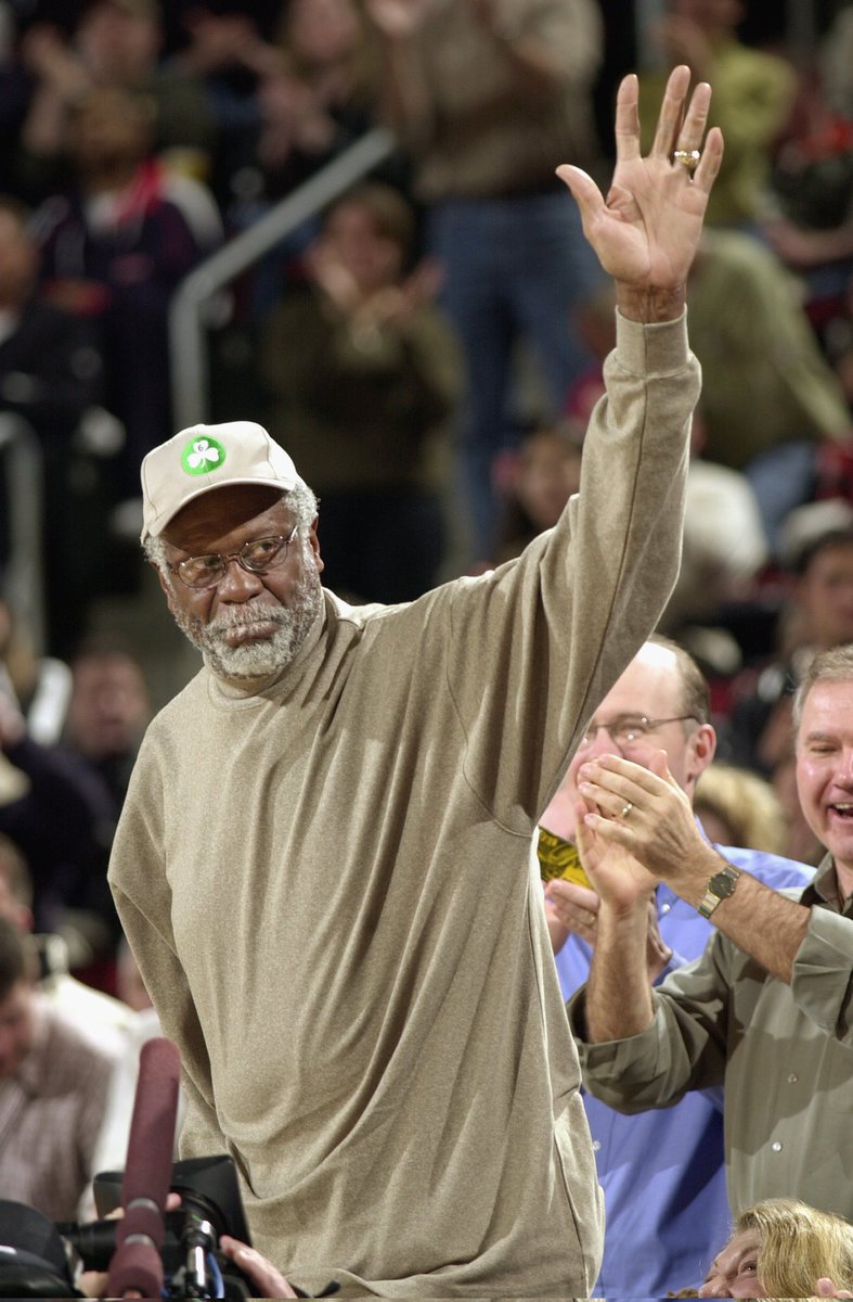 MovistarNBA's tweet photo. El Señor de los anillos.
Uno de los más grandes nos ha dejado.
DEP Bill Russell. 
#dormiresdecobardes https://t.co/g1TMeMRvgi