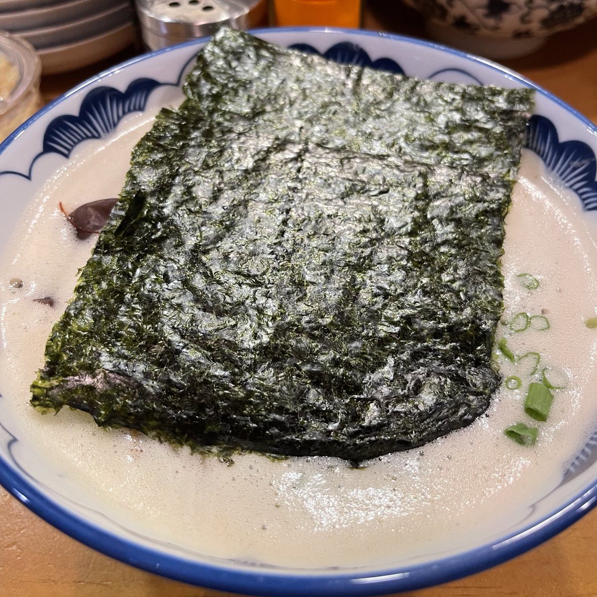 f_1_y's tweet photo. 寿司からのシーシャからのラーメン https://t.co/zIhFtIZVcx