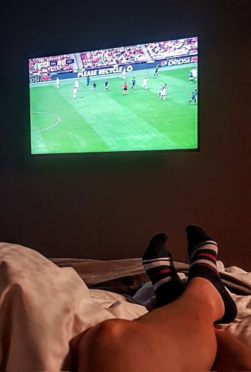 somevaari's tweet photo. Hotellissa pattipolvet suorana kiva katsoa #emfutis finaalia. 👍
Kiitos #Marski. 
#ravintolat #hotellit https://t.co/aZzJkdPd3A