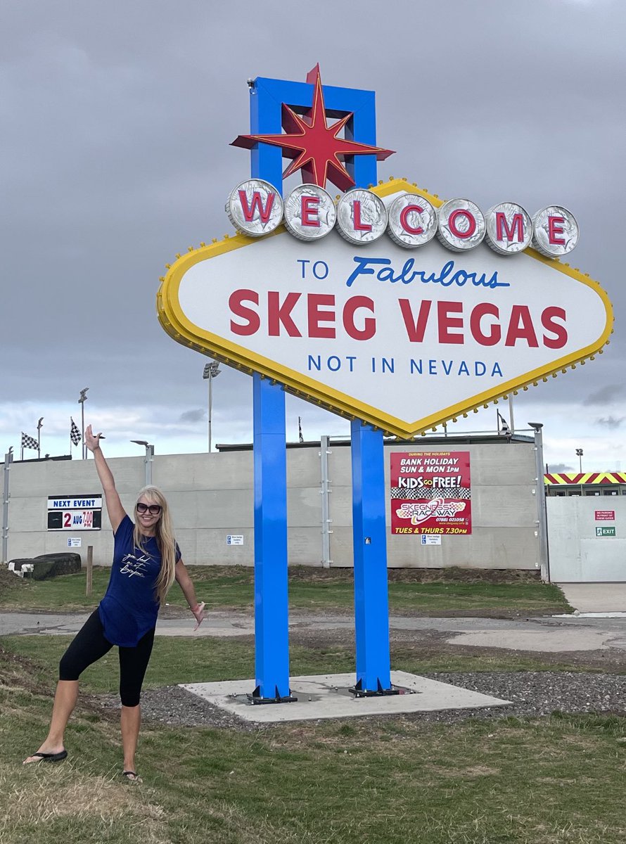 DancewithVenia's tweet photo. My obligatory #skegvegas pic! 🤪Lovely ol’ #skeggie 🤩😅 https://t.co/DP1zjadDXX