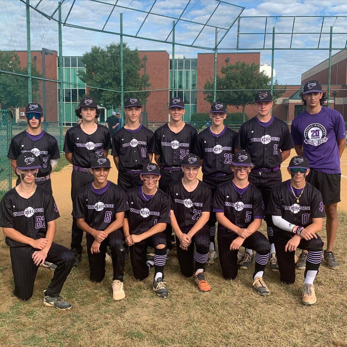 DaWizofCTown's tweet photo. That’s the end of the summer season. The strides we made individually and as a team were tremendous. Let’s keep working hard fellas… see you in the fall!!!! #WarehouseStrong @Warehouse_Ball @Damian_pipi @JJPapeo @mikeAugie24 https://t.co/fedAtMyebR