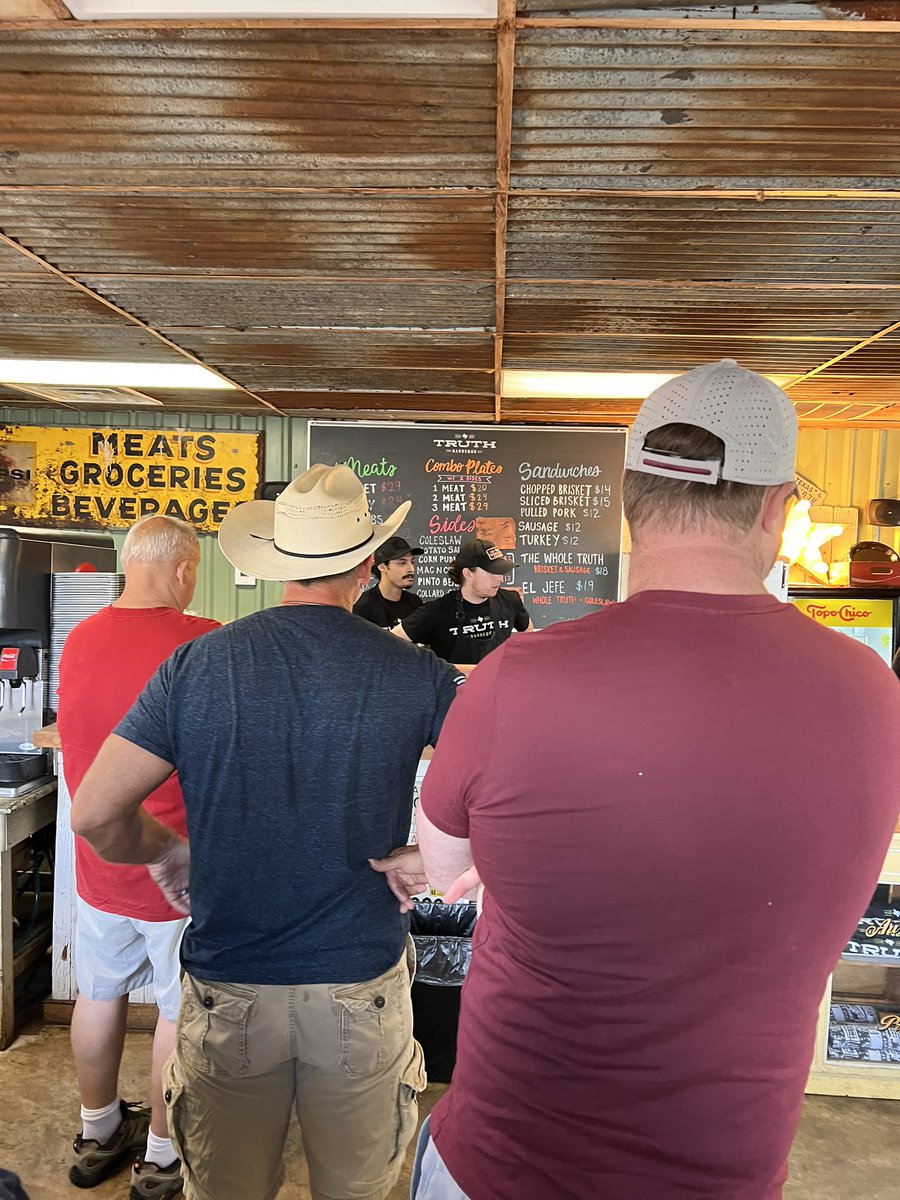 robertreidryan's tweet photo. Lunch break at my favorite spot in Brenham, TX #TruthBBQ if you are traveling between Houston and Austin, do yourself a favor and stop. Worth the wait! #BluesMusic #BBQ https://t.co/Angip05qmg