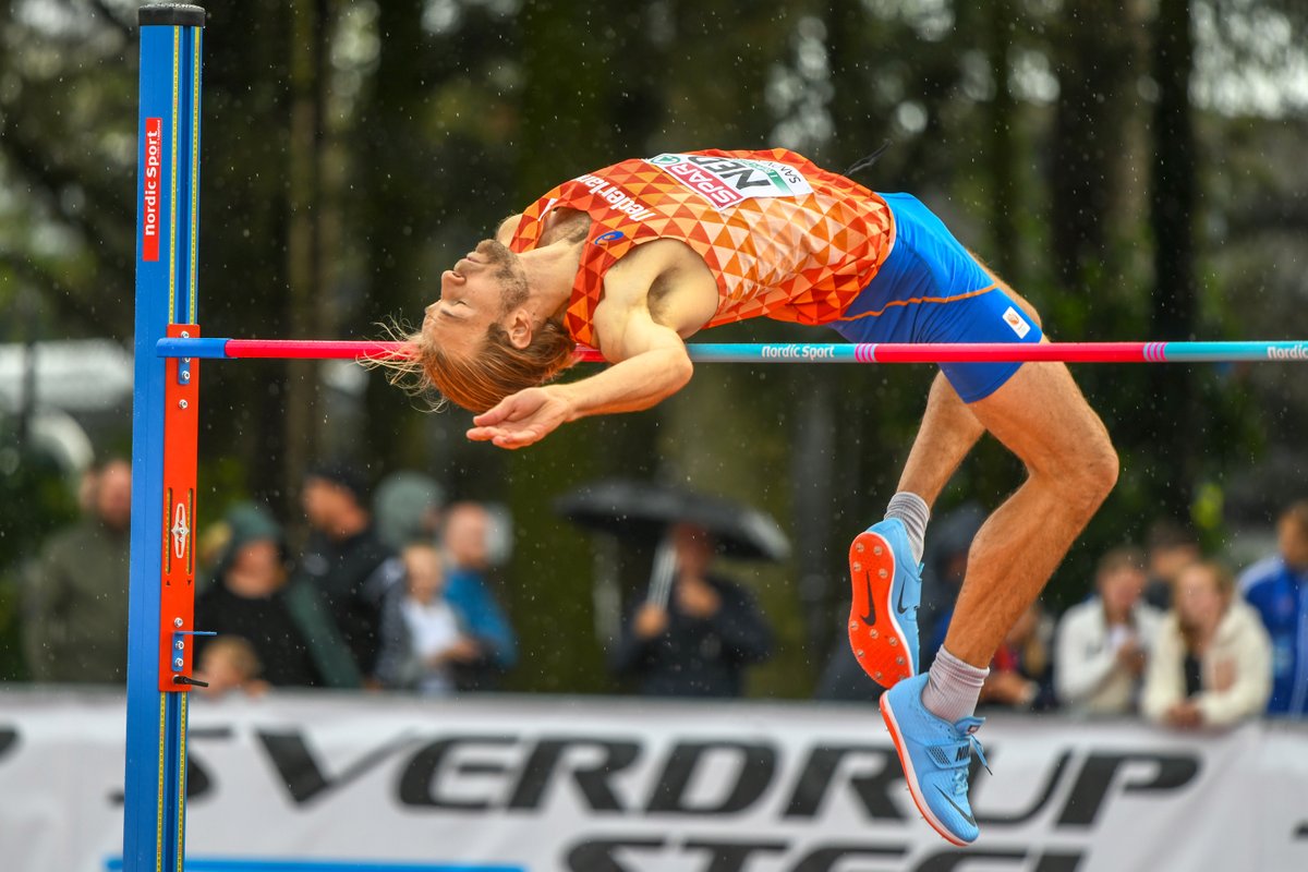 EricRoeske's tweet image. Douwe Amels springt zojuist 2,25m in Schifflange, Luxemburg, zijn beste seizoenprestatie en jammer genoeg drie keer ongeldig op 2,28 meter (zijn PR uit 2013 van Tampere). Hij staat hoog genoeg in de Europese Ranking voor deelname aan de EK in München lijkt het.
📸Erik van Leeuwen