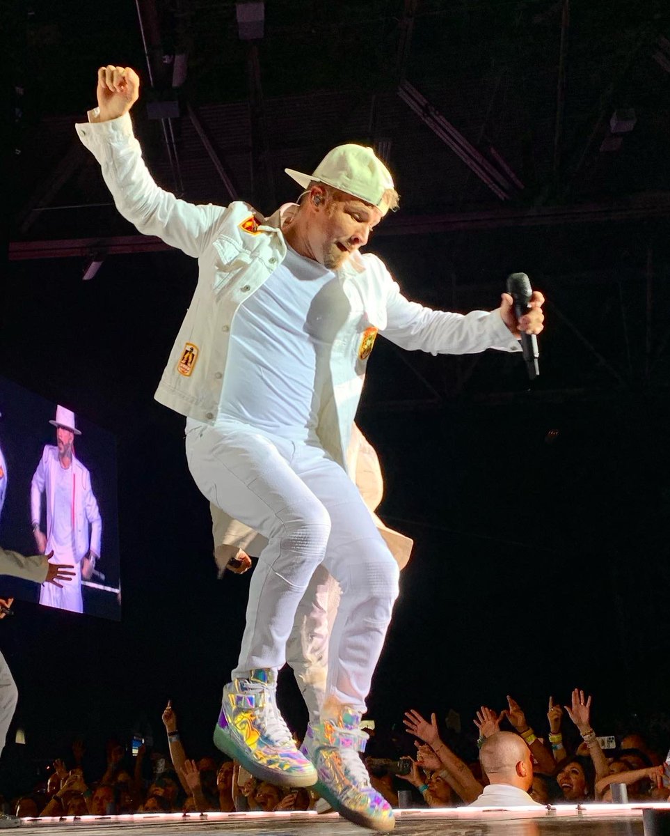 slane416's tweet photo. St. Louis!!!!! You were a bit warm, but The @backstreetboys really brought the heat!! @nickcarter @brian_littrell @kevinrichardson @howied @aj_mclean #bsbmo #BSBWorldTour #BSBWorldTour2022 @angela_edenloff https://t.co/oUqbRptQYn