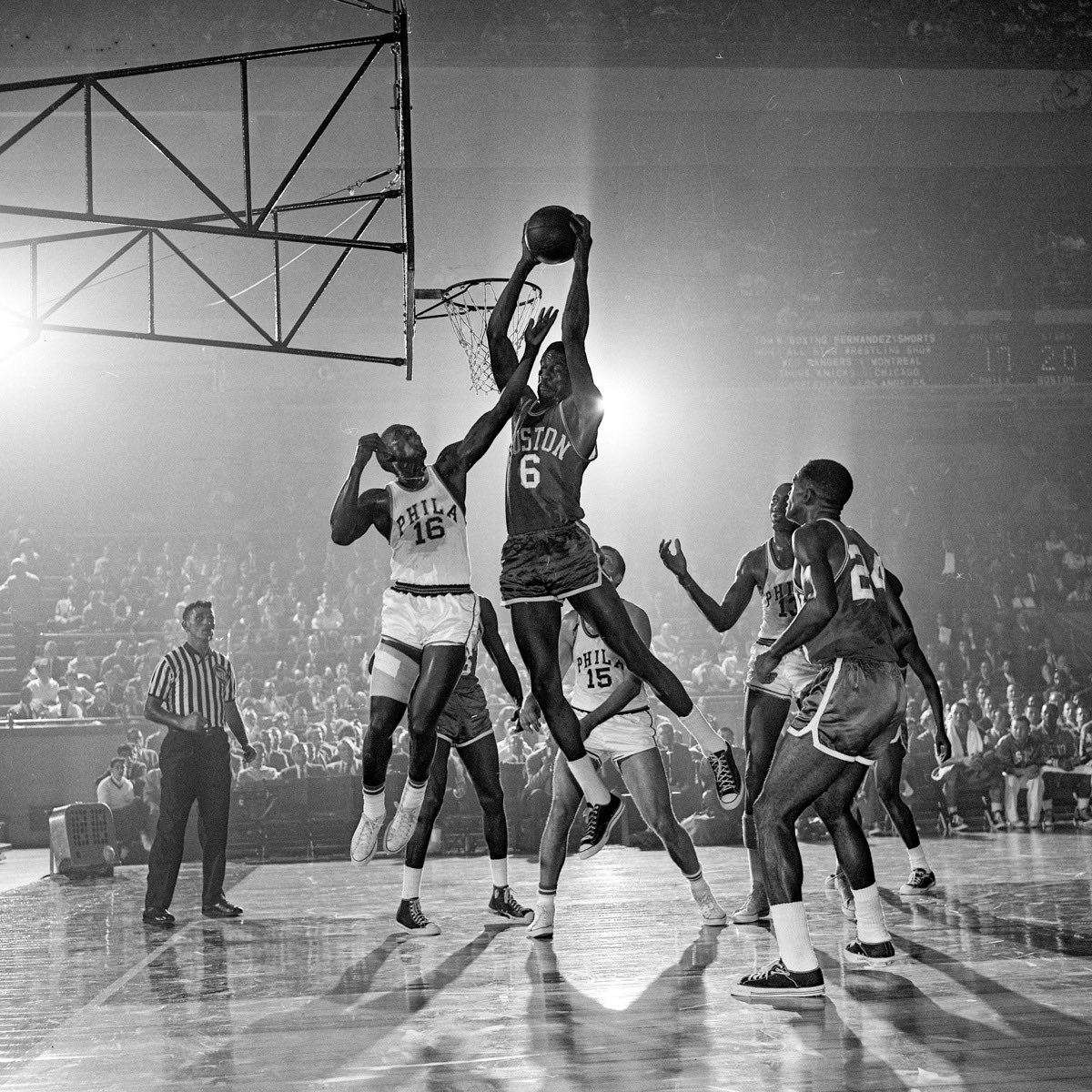 PlayersTribune's tweet photo. Rest in peace, Bill Russell. ❤️ https://t.co/53MmShEk8p