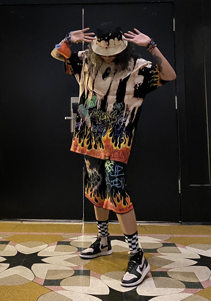 amberarcadia's tweet image. SOAK UP THE MUSIC. 🔥 Outfit for #HOBIPALOOZA 🔥🔥