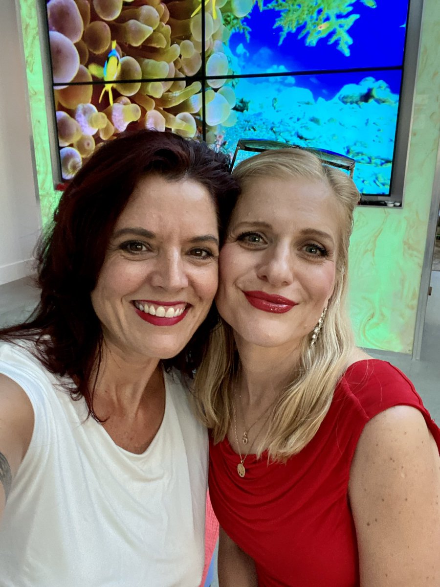 drgabbypelicci's tweet photo. We did it! My amazing @FridaKNFT team threw an EPIC launch party 🔥🔥🔥 So grateful for everyone’s heart and hard work. “Feet, what do I need them for if I have wings to fly.” Frida Kahlo #NFTparty #fridakhalo #fridanft  @darthv83r @DrasenDeFi @melikea @MamaMetaverse https://t.co/Ty4ji2oFAZ