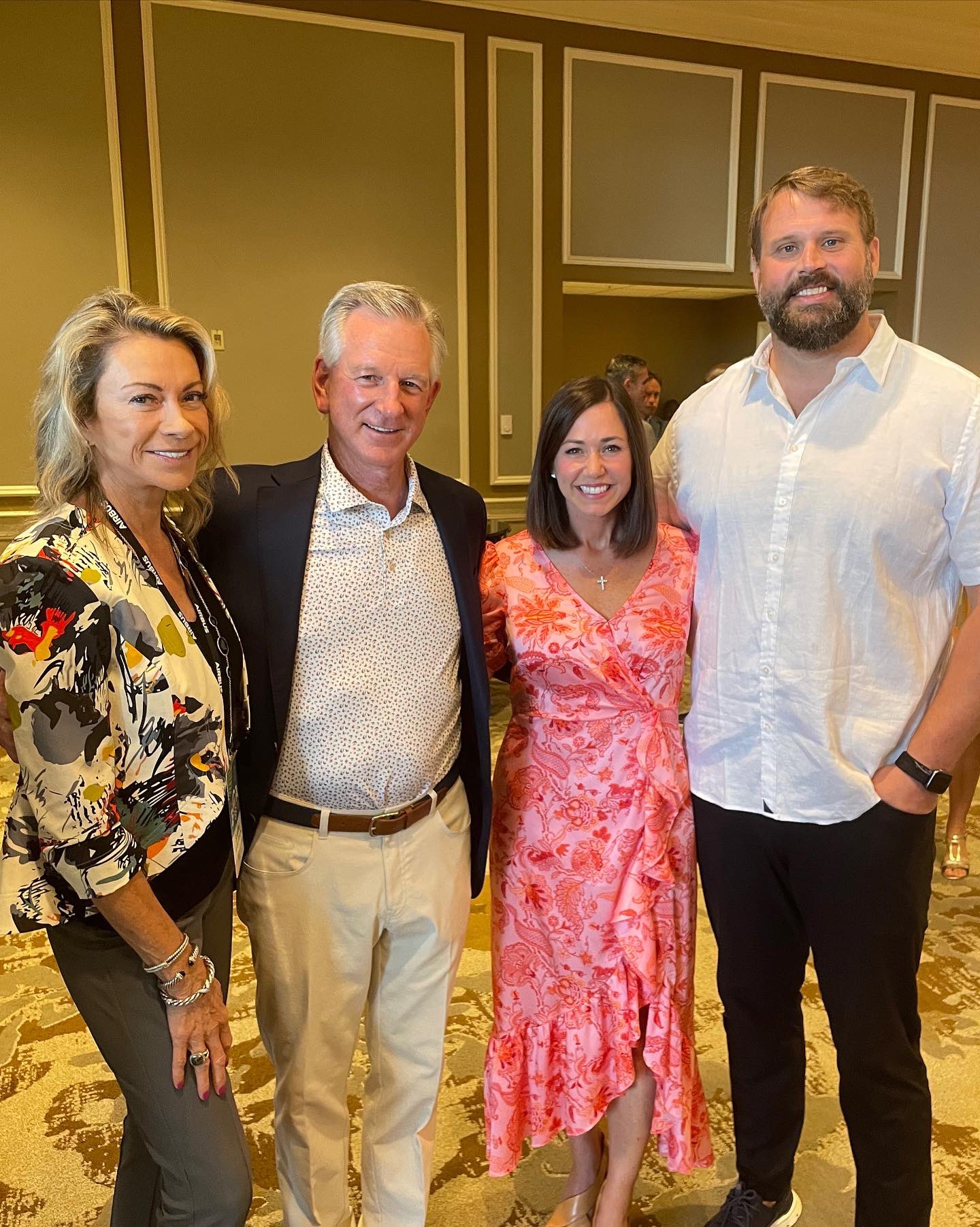 Tommy Tuberville on X: "TEAM ALABAMA! #GOP #WarEagle #RollTide  https://t.co/nE9kwYLfWw" / X