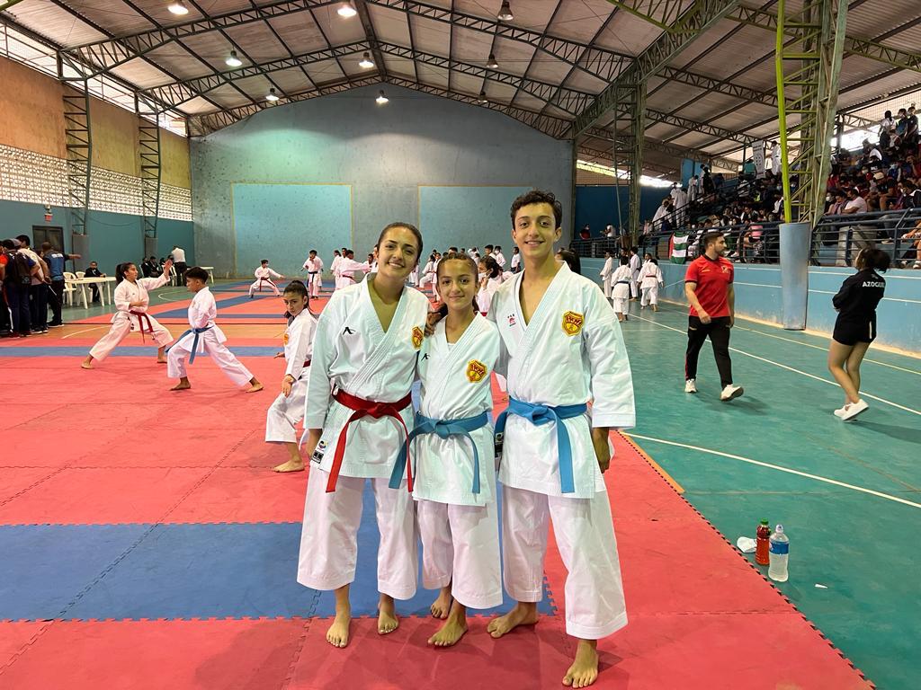 CarlosPaezPerez's tweet photo. Tres medallas de oro 🥇y dos de plata 🥈 en el 🇪🇨 Campamento Nacional Senior, Juvenil e Infantil de Karate 🇪🇨 es el aporte de mis sobrinos ♥️♥️Amelia, Joaquín y Manuela Páez García ♥️♥️ al @TeamPichincha ... tío orgullosísimo 😊😊 https://t.co/pBVHa1zF1q