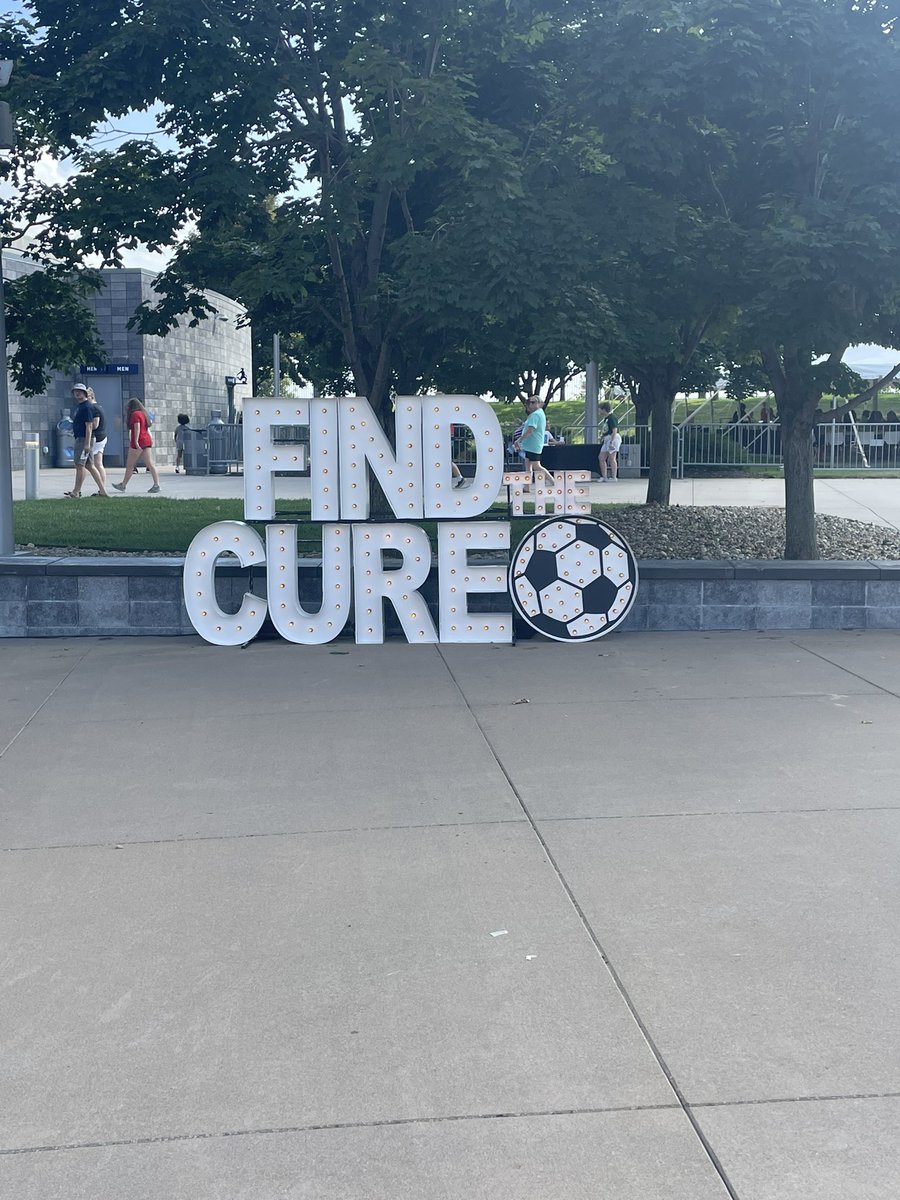 kballz83's tweet photo. Out Supporting KC “Kicks Cancer”. Let’s help provide hope to Saint Luke’s cancer patients. Kick off is at 6 p.m. come join the fight against cancer. #PaintItBlueIn2022
#KAMOKickOff
#PumpUpTheFANs
@KAMOkonnects
@ErickJBush
#winMOORE
#LifeatATT
@AlyssaMoore_12
@KAMO_GOAT https://t.co/YWl36jJA9M