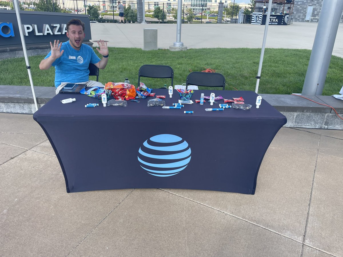 kballz83's tweet photo. Out Supporting KC “Kicks Cancer”. Let’s help provide hope to Saint Luke’s cancer patients. Kick off is at 6 p.m. come join the fight against cancer. #PaintItBlueIn2022
#KAMOKickOff
#PumpUpTheFANs
@KAMOkonnects
@ErickJBush
#winMOORE
#LifeatATT
@AlyssaMoore_12
@KAMO_GOAT https://t.co/YWl36jJA9M