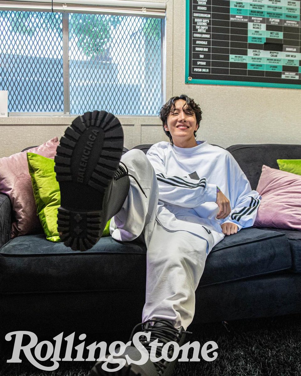 RollingStone's tweet photo. Backstage with J-Hope ⭐

#jhopeAtLollapalooza loading... https://t.co/lvaNuWKqLs