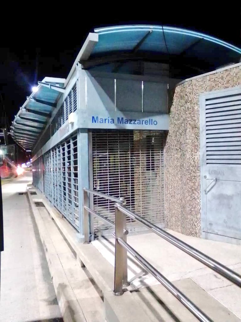 Trolebus_Merida's tweet photo. #31Jul | Rechazamos nuevos ataques ocurridos contra el Sistema de Transporte Masivo de Mérida, este fin de semana, cuando se afectaron las estaciones Pozo Hondo, María Mazzarello y Luis Ghersi. 
Los ataques ocasionaron daños considerables en las puertas. 
Rechazo Absoluto. https://t.co/F1IM9T8uCC
