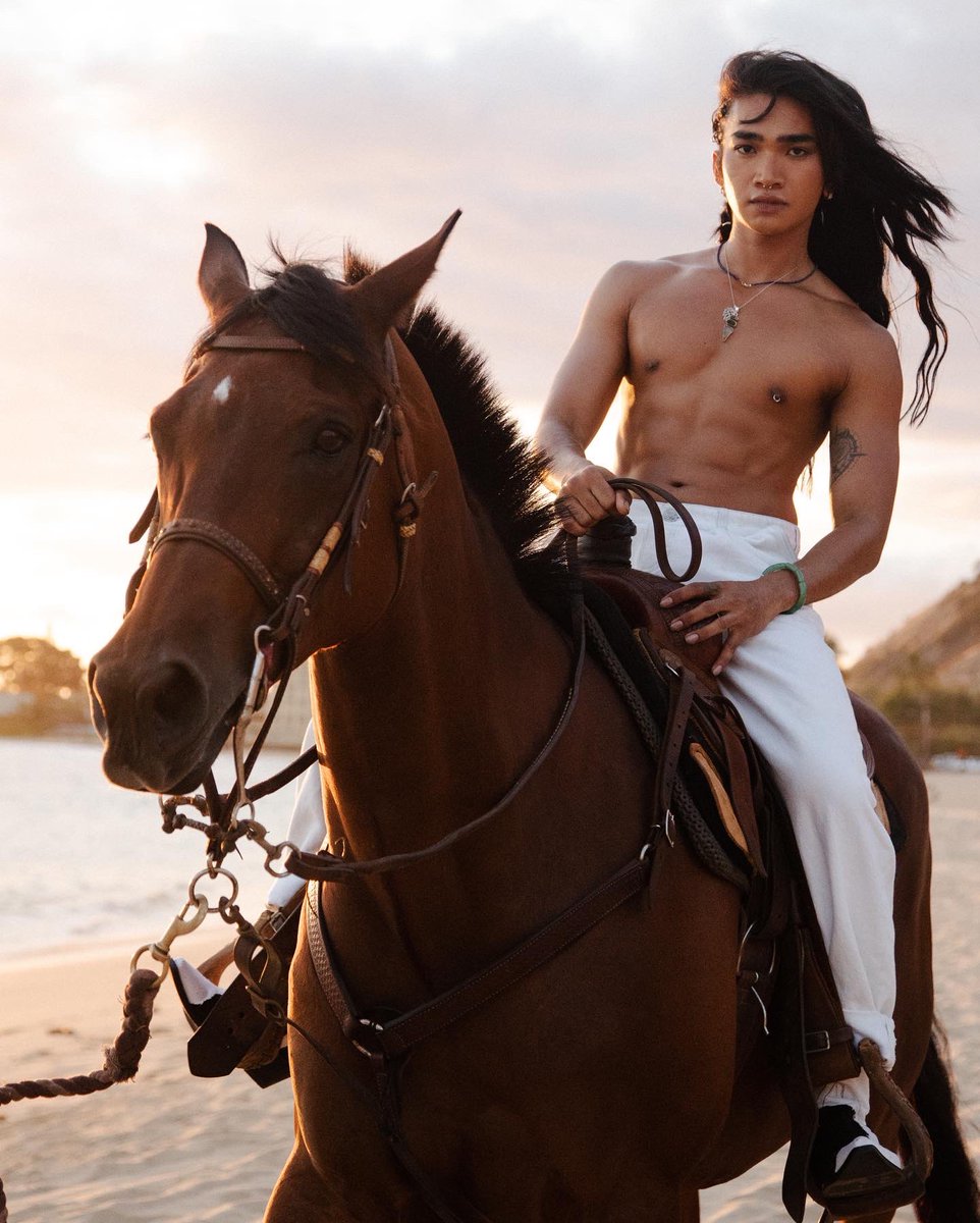 bretmanrock's tweet photo. We 24 !! ☀️ https://t.co/9XoJE0gb49