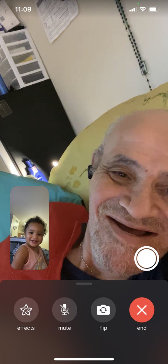 beautifulsissy's tweet photo. Please please wake me up this can not be real it just can’t be real big daddy you broke us all. We know you were so tired and we have to accept it. No more pain no more suffering just freeeeeee. Please we were just talking and you were smiling at me and kissing on my babies 💔 https://t.co/xGjOE0wpLr