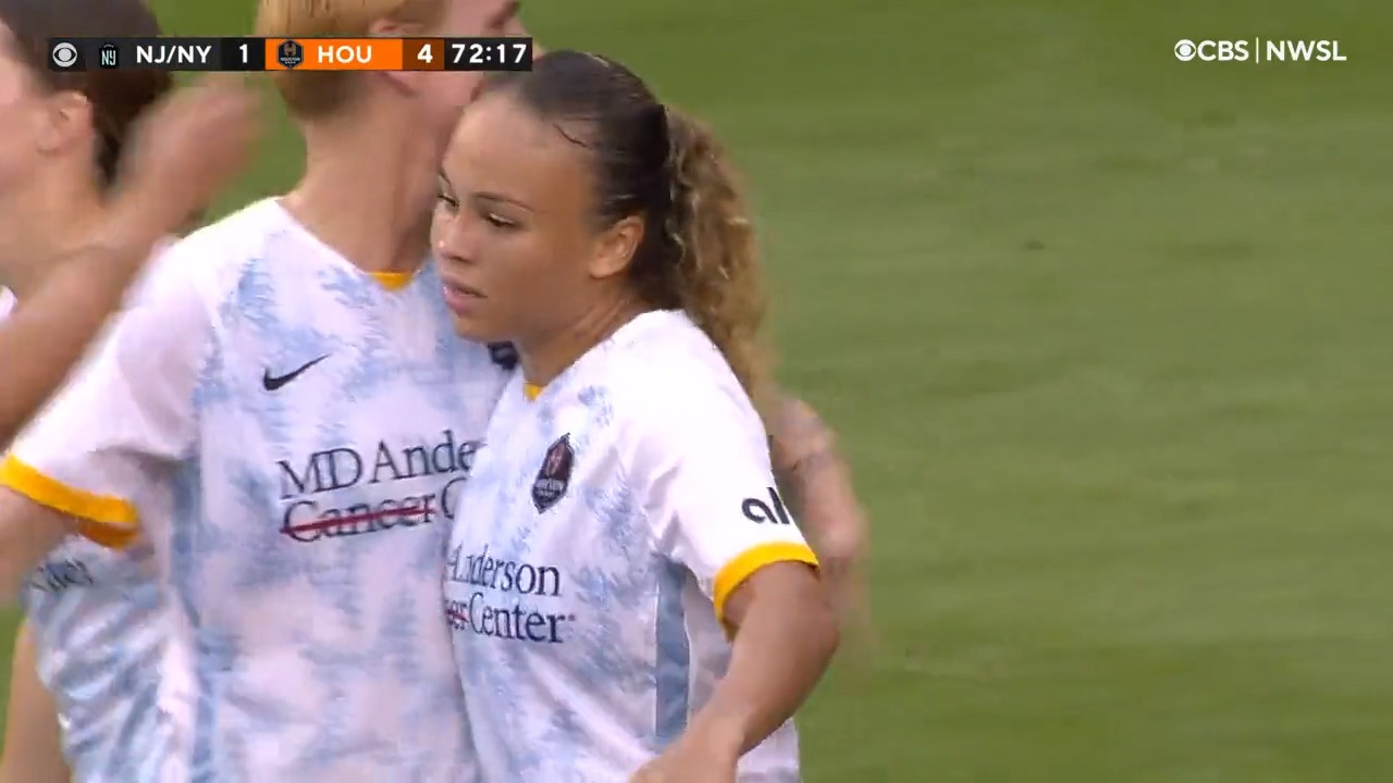 🎯 @ebony_salmon from the spot and the Dash are rolling

@HoustonDash | #HoldItDown”