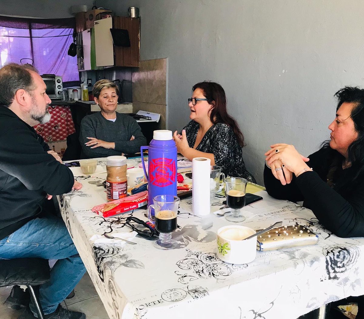 En Barrio Ludueña un grupo de mujeres de la Iglesia Bautista del barrio se organizaron para dar charlas a padres y a niños para prevenir y combatir el abuso infantil. 

Con <a href="/silcantarellaok/">Silvia Cantarella</a> fuimos a escuchar este proyecto y aportar nuestro granito en este trabajo tan importante.