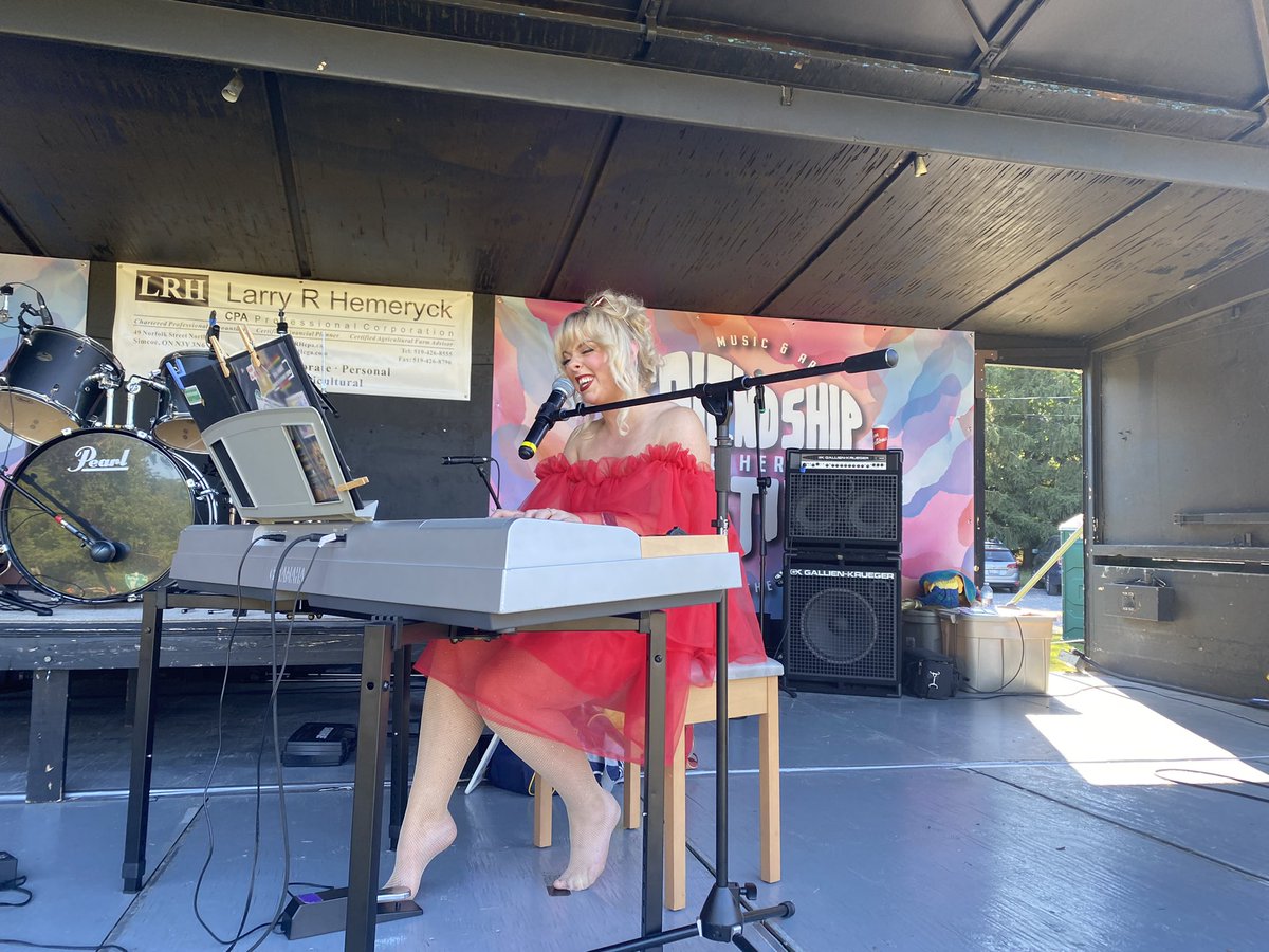 myFM989's tweet photo. The vendors are closing down for the evening but there is still time to check out some great tunes at Simcoe Heritage Friendship Festival! 
With Wishbone Brewing Co. &amp; Concession Road Brewery on hand, Wellington Park is the place to be this evening! https://t.co/mAaQwQ97jv