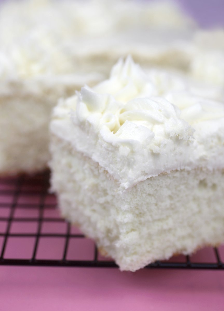 BakedByJenelle's tweet photo. Vanilla Vanilla Snack Cake https://t.co/FlaszzzYRj https://t.co/wcG4nWGEX7