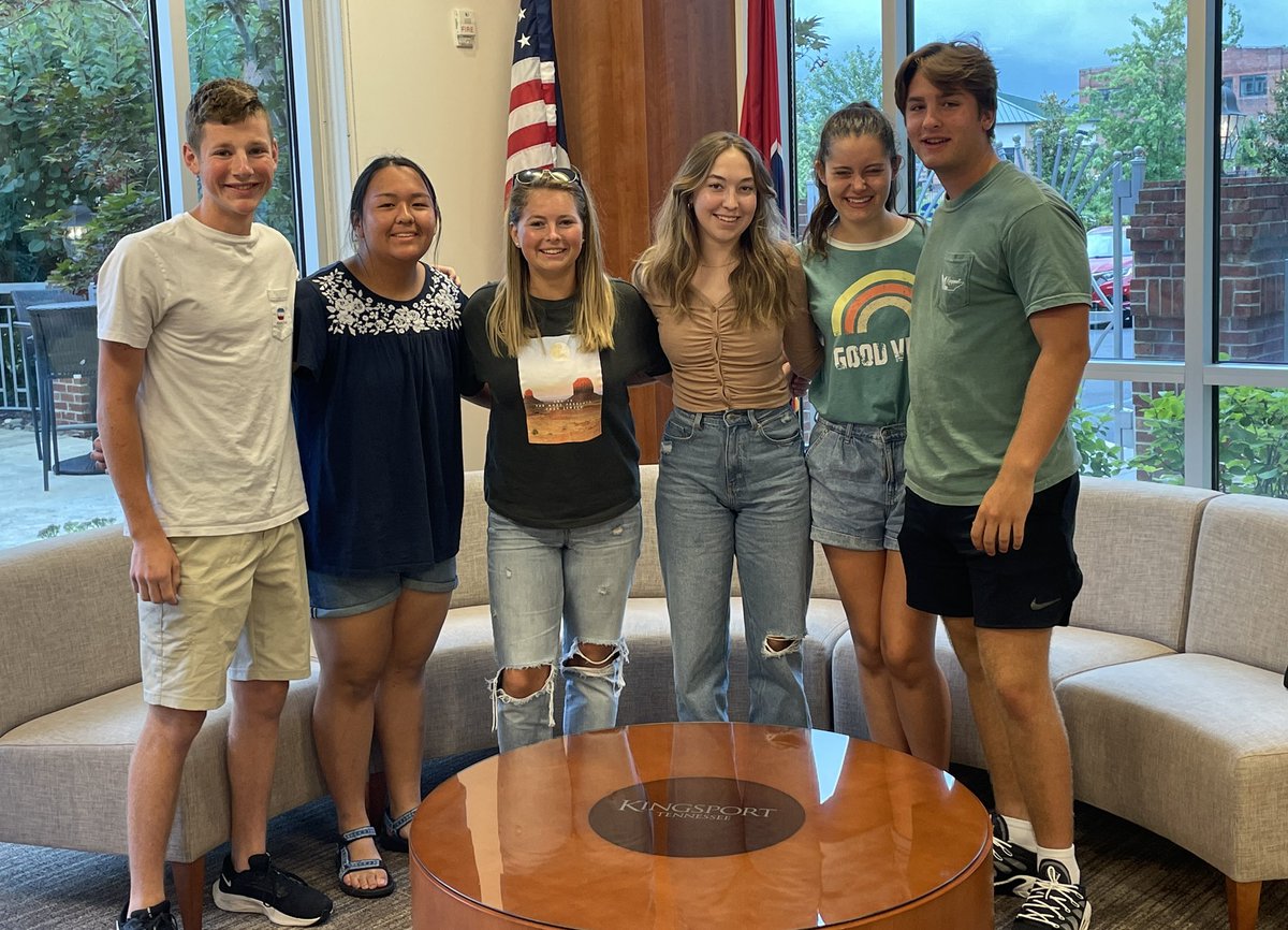 YELLserves's tweet photo. Our 2022-23 Council leaders are ready to welcome our new members this week! https://t.co/6YWvHFeEVL