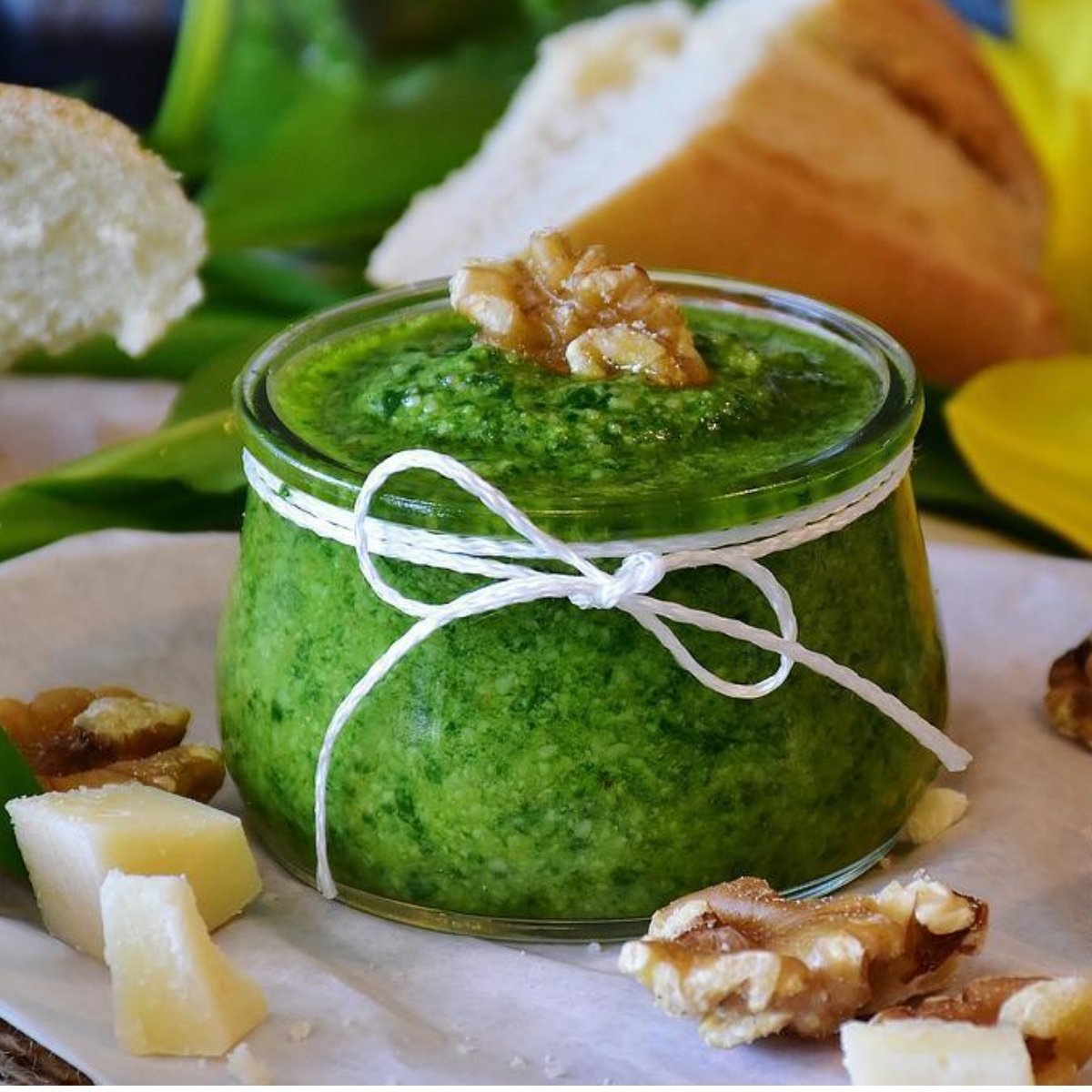 Kale &amp; Walnut #PestoSauce Recipe 

This delicious, versatile &amp; #hearthealthy #pestosauce is similar to a regular #pesto but we've added #kale, #walnuts &amp; #ALLIGGA #FLAXSEEDCOOKINGOIL to make it nutrient dense &amp; very healthy. 👉️ bit.ly/31HkRiN

#livehealthylivenatural