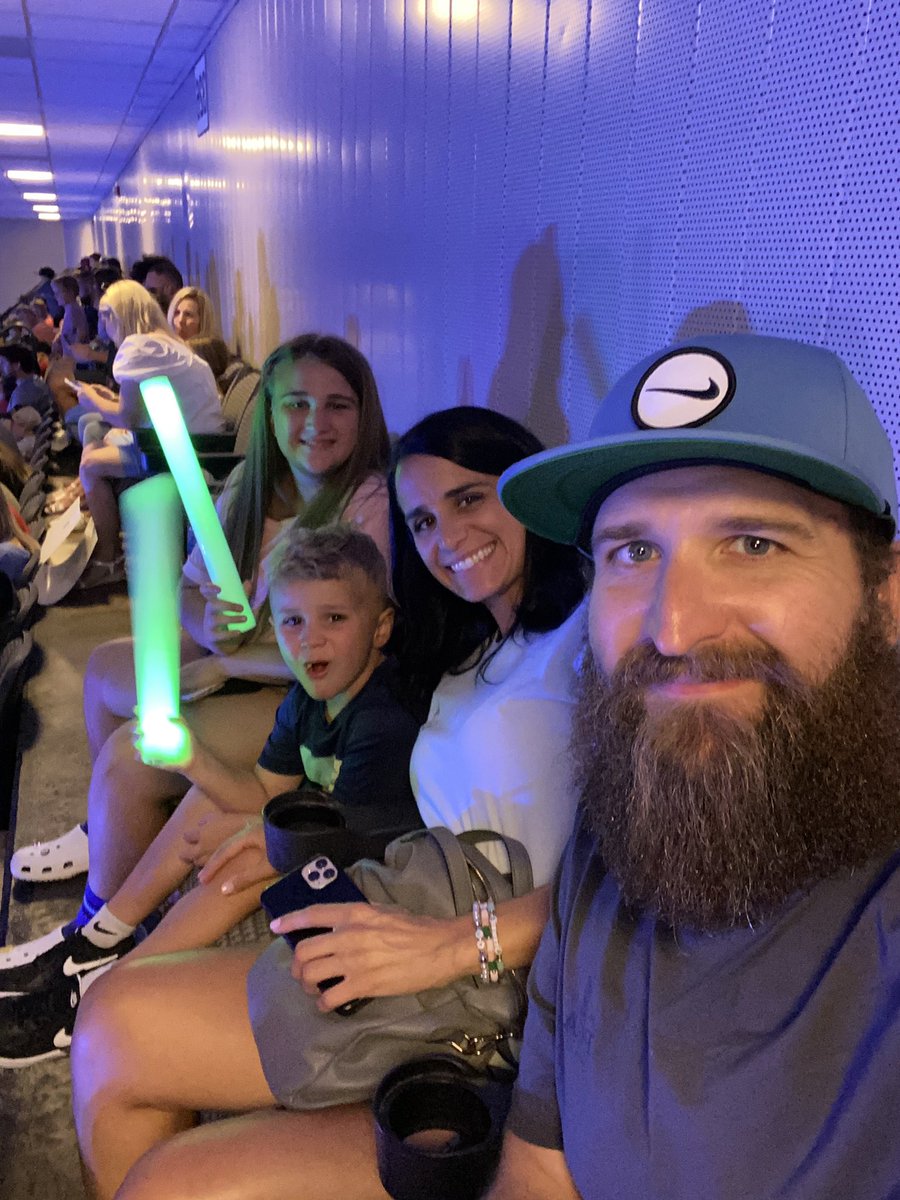 JoshACrowe's tweet photo. #DudePerfectTour https://t.co/rEwrIzIOyl