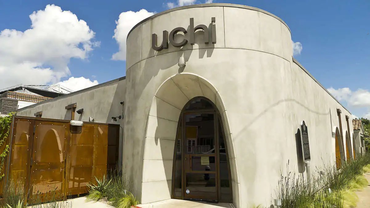 Texascue's tweet photo. @TracesofTexas The building still exists and currently houses one of the finest sushi joints in Houston. https://t.co/LR3Alswr33
