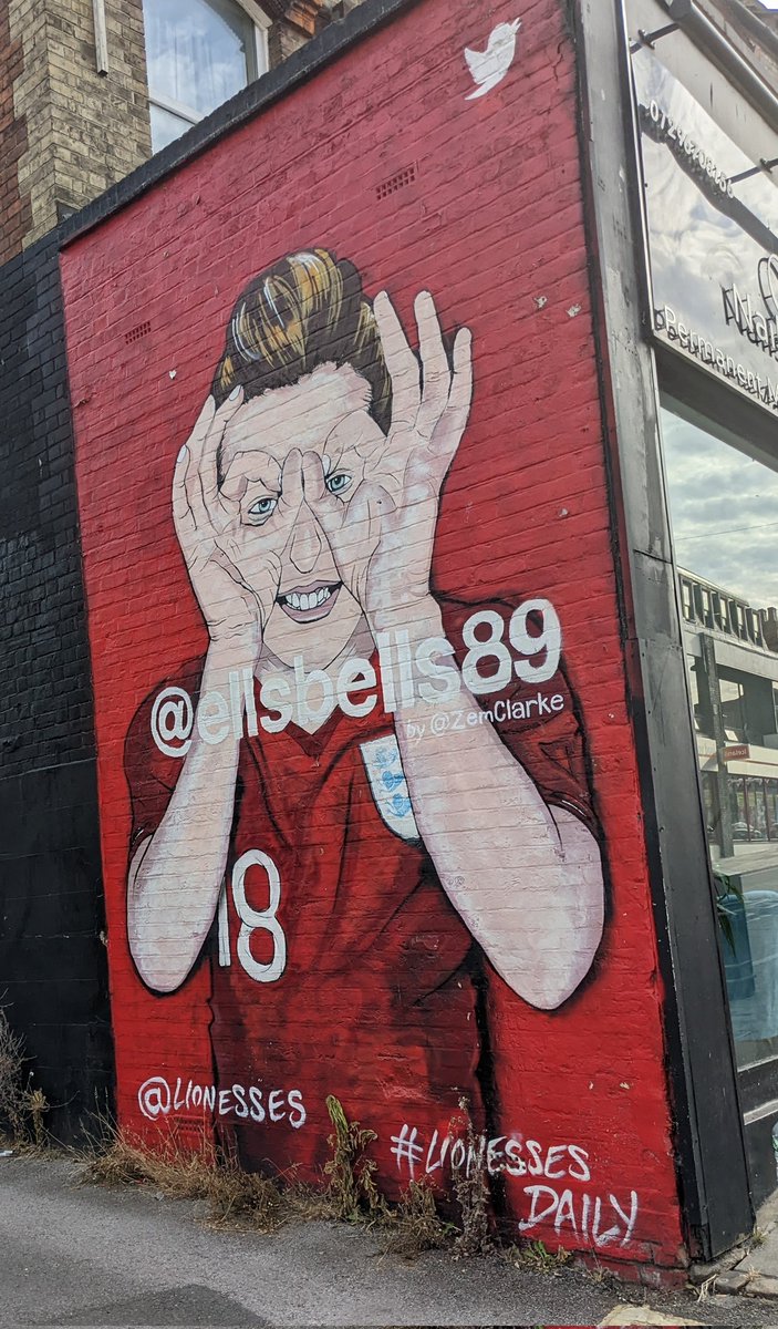 TheWaterside1's tweet photo. How proud are we to share our hometown with this one!!! 🤩

Ellen and the Lionesses - you leave us full of pride! 🦁✨🦁✨🦁 #GETIN  #itshome #WEuro2022Final https://t.co/OhiIoal5tG