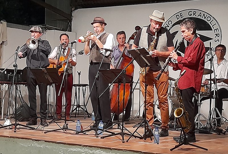 La <a href="/velladixieland/">La Vella Dixieland</a> oferint una lliçó magistral d'història del jazz, aquella música centenària que segueix revalidant la seva vigència al marge de modes, tendències i altres cants de sirena, la nit passada al Casino de #Granollers. La setmana vinent ho explicarem a <a href="/el9nou_vor/">el9nou_vor</a>