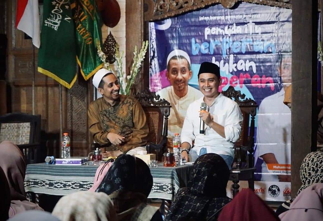 gusbarra__'s tweet photo. Bertemakan "Pemuda itu berperan, bukan baperan." bersama habib millennial @husein_hadar berlangsung begitu asyik dan insightful, matur nuwun bib @husein_hadar sudah memberikan pencerahkan untuk teman2 pemuda tersesat di Kabupaten Mojokerto untuk kesekian kalinya. https://t.co/ELA8q5IASU