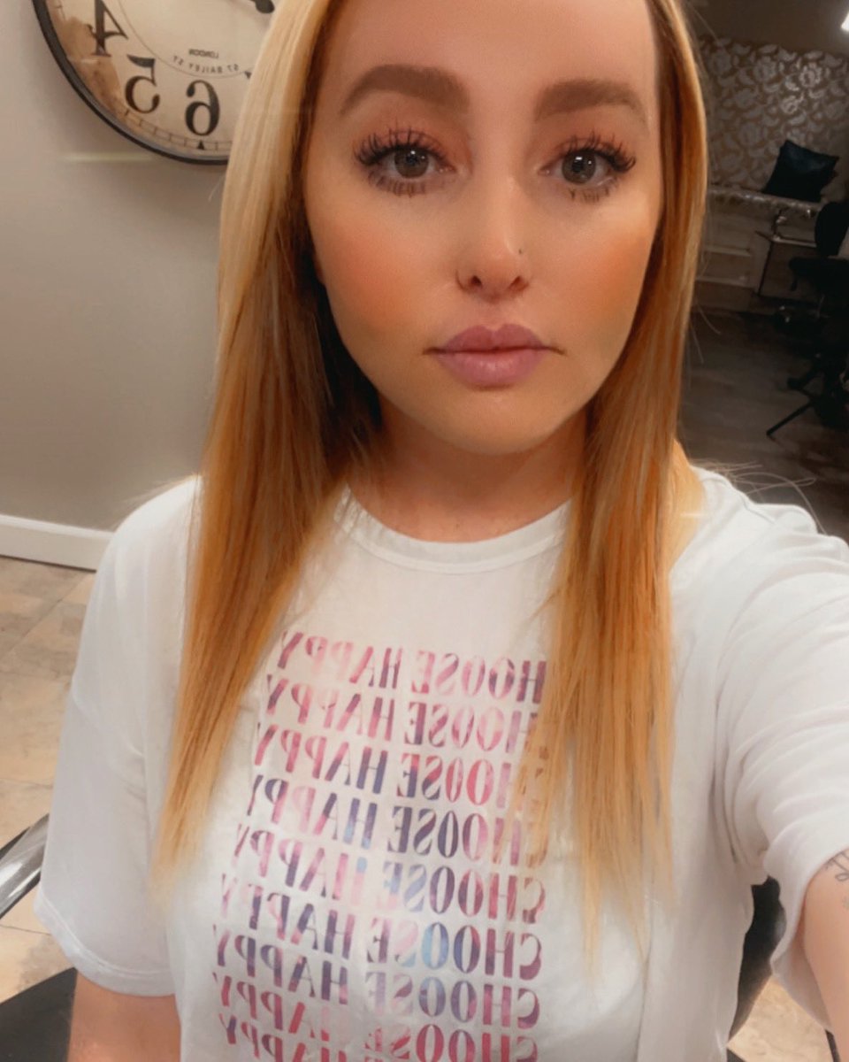 When you get days off make sure you take full advantage of this time to yourself. Refreshing your mind and your attitude on off days make work days so much better. Had me a little salon Saturday and lazy Sunday to get me back to a positive mindset for this next week of work 🙌🏻