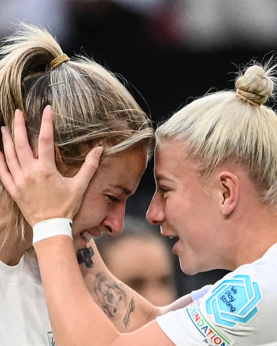 brfootball's tweet photo. England showed all the emotion after winning Euro 2022 ❤️ https://t.co/PARxGWlpmn