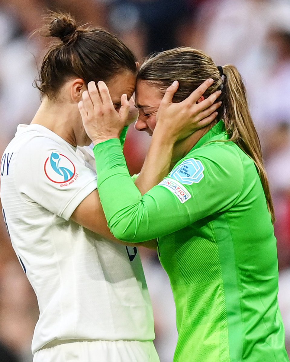 brfootball's tweet photo. England showed all the emotion after winning Euro 2022 ❤️ https://t.co/PARxGWlpmn