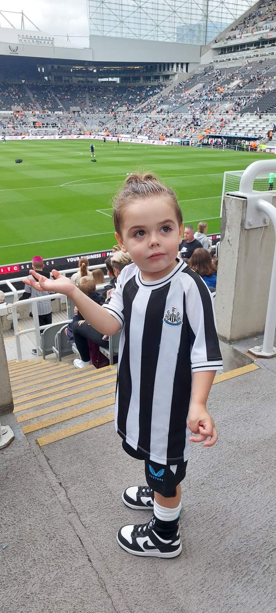 LuisaCamel's tweet photo. Valentino's first Toon match @NUFC #toontoon https://t.co/jKIs8SRpvn