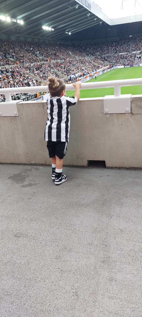 LuisaCamel's tweet photo. Valentino's first Toon match @NUFC #toontoon https://t.co/jKIs8SRpvn