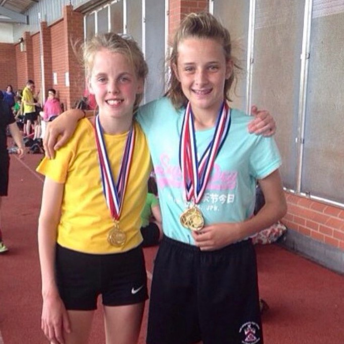 AthleticsWeekly's tweet image. Just Olympic and world 800m silver medallist Keely Hodgkinson hanging out with Ella Toone, who just won the Euros with England 🔥

History makers both then and now.