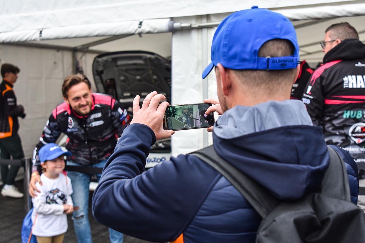 Some of our favourite snaps from today 😍

Until next time Knockhill 🏴󠁧󠁢󠁳󠁣󠁴󠁿👋

📸 - @timoglover 

#TeamHARD #BTCC #Knockhill