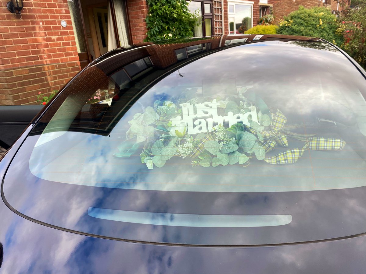 gumbley_kelly's tweet photo. @elonmusk do you approve of the makeover? 💒 https://t.co/qnXWv6bume