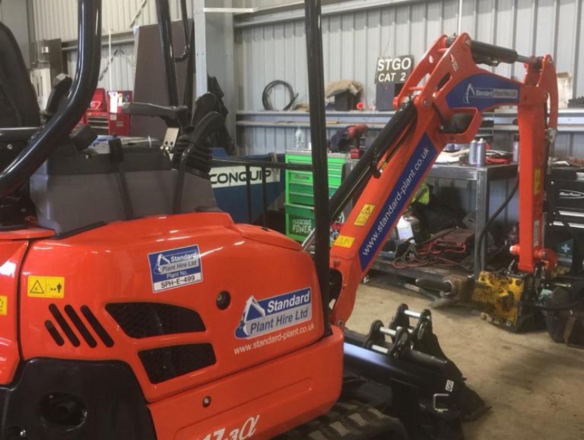 signsplusuk's tweet photo. As well as vans and cars we also sign write plant machinery. If you want to make all you plant  unique get in contact. 📞01959 571074 📧enquiries@signsplus.uk #Teamsp #creatingtherightimpression #plantandmachinery https://t.co/G5pTIVIeGM